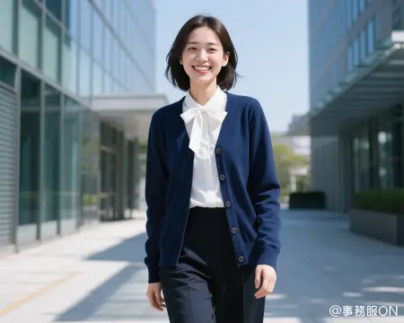 事務服パンツの着用イメージ(カーディガン+パンツ)